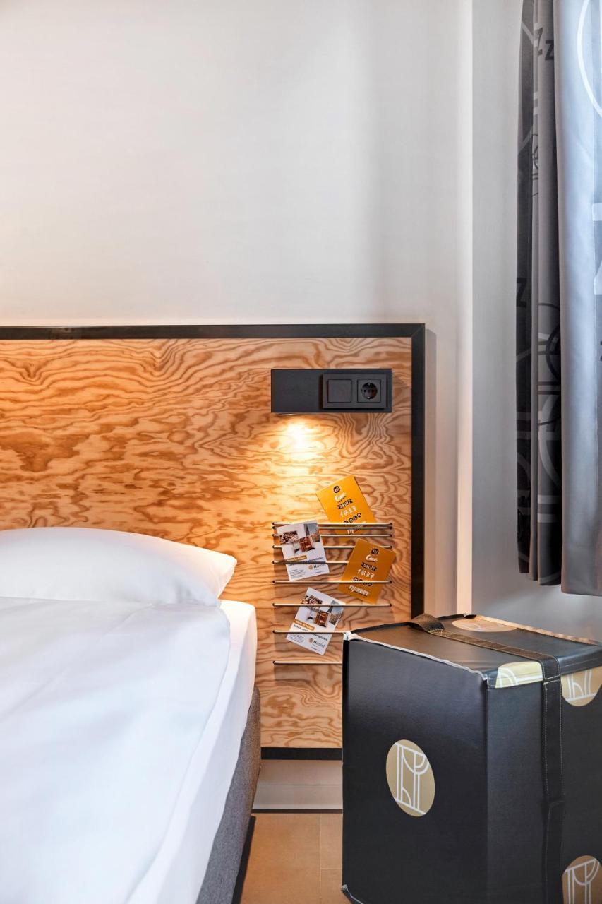 H.ostel Hostel *